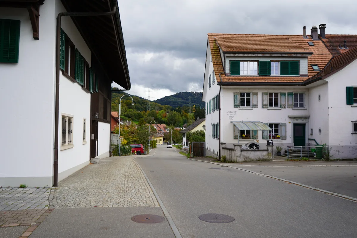 Enge Strassen im Ortskern von Ringwil.
